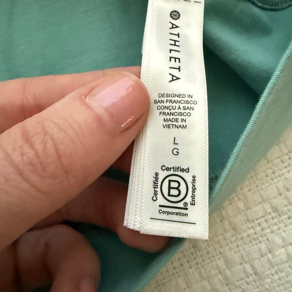 L Athleta Outbound Scoop Neck Top in Dusty Jade - Picture 5 of 8